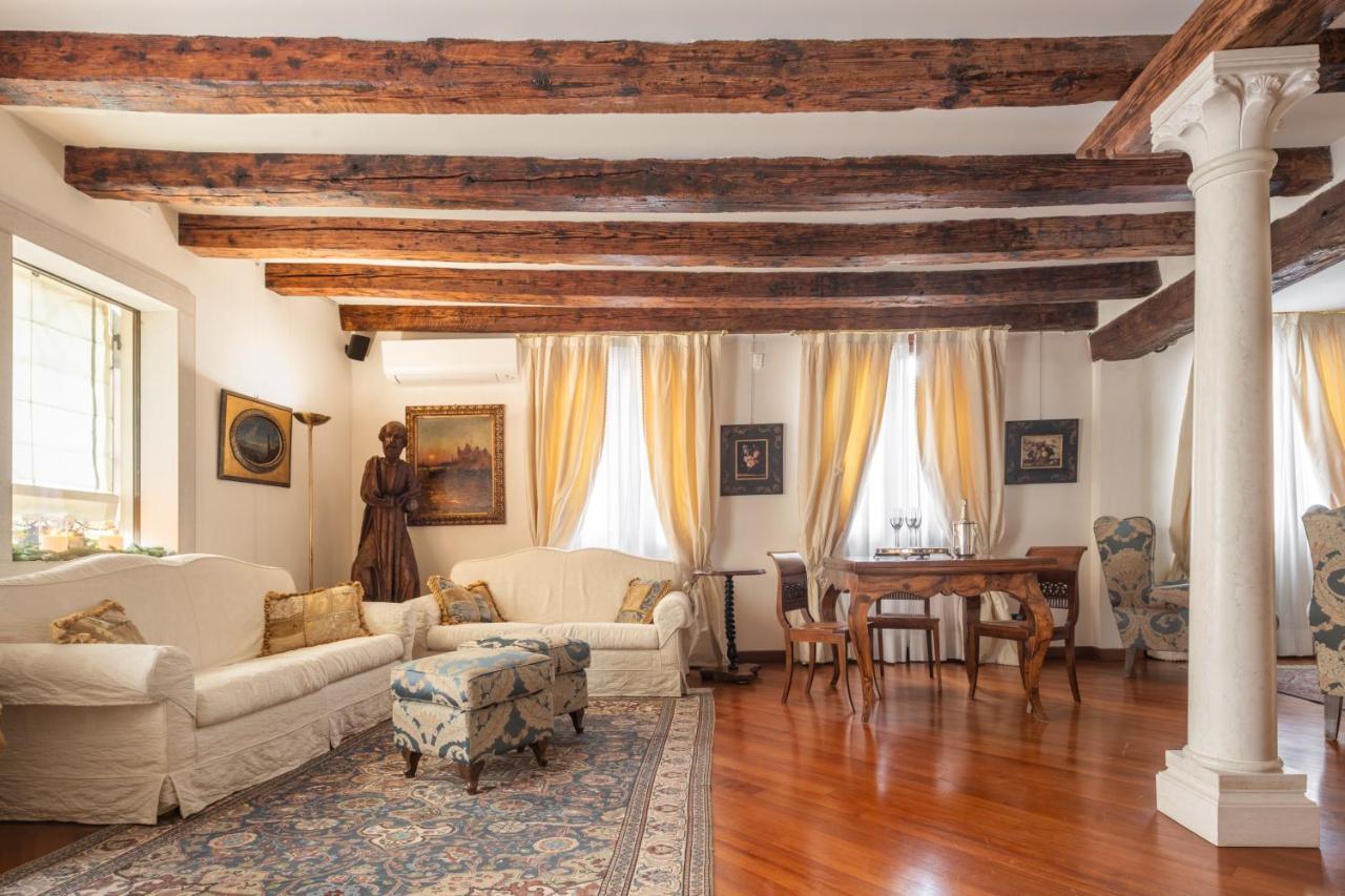 Garden Mansion With Private Mooring R&R Apartment Venesia Bagian luar foto
