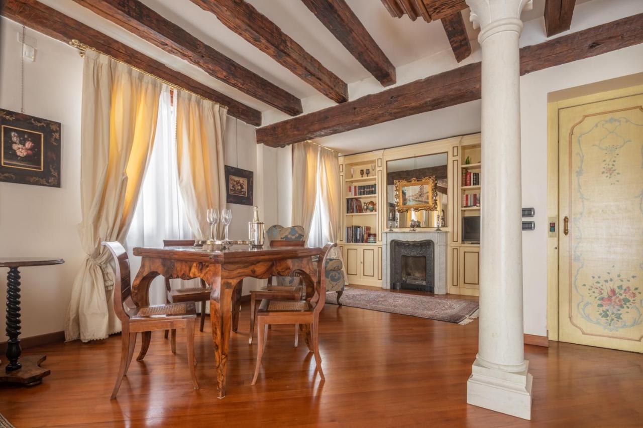 Garden Mansion With Private Mooring R&R Apartment Venesia Bagian luar foto