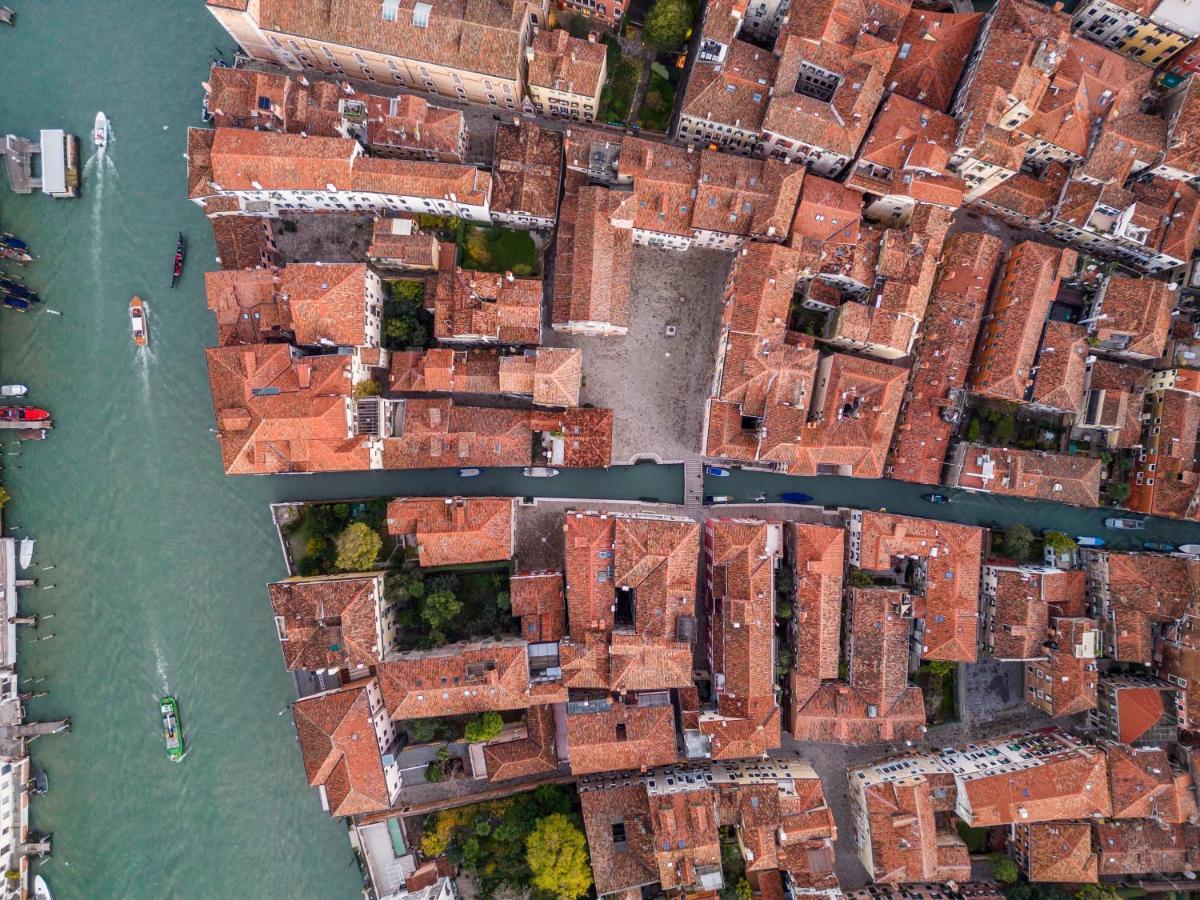 Garden Mansion With Private Mooring R&R Apartment Venesia Bagian luar foto