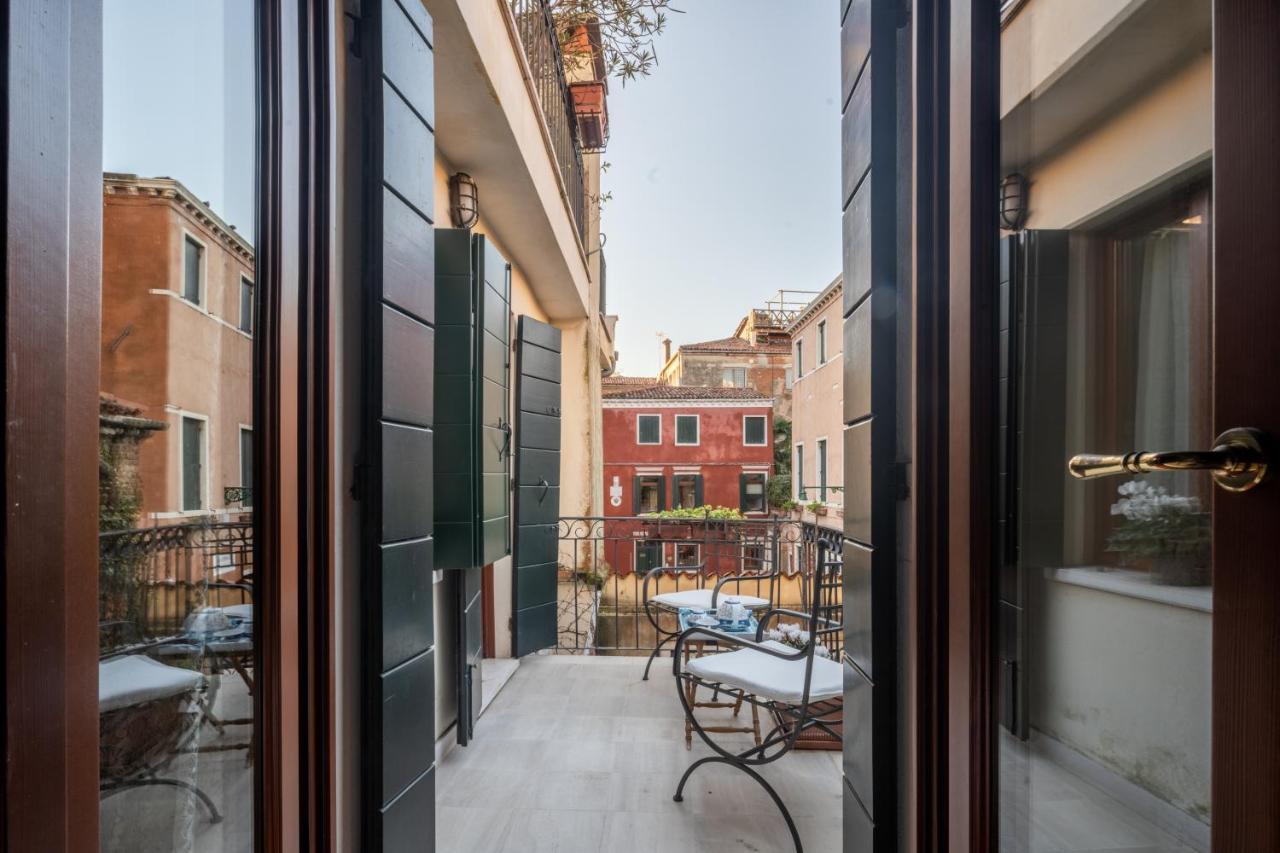 Garden Mansion With Private Mooring R&R Apartment Venesia Bagian luar foto