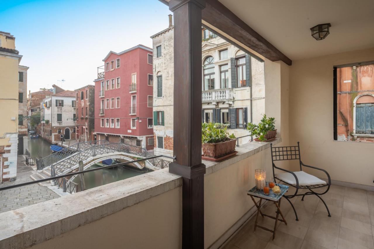 Garden Mansion With Private Mooring R&R Apartment Venesia Bagian luar foto