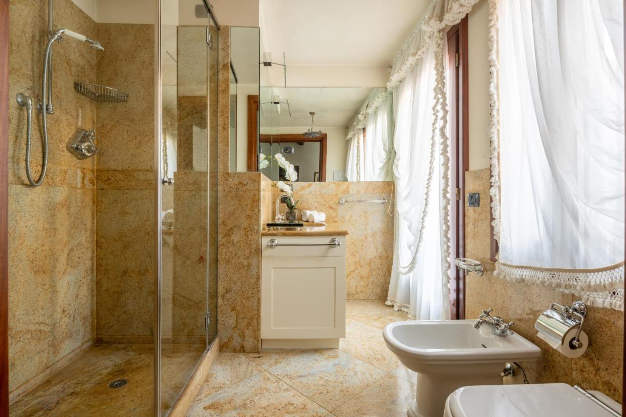 Garden Mansion With Private Mooring R&R Apartment Venesia Bagian luar foto