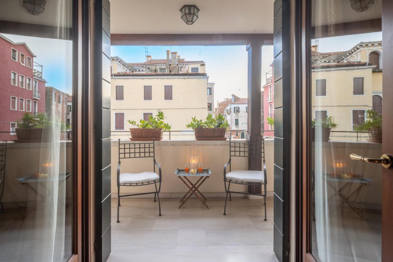 Garden Mansion With Private Mooring R&R Apartment Venesia Bagian luar foto