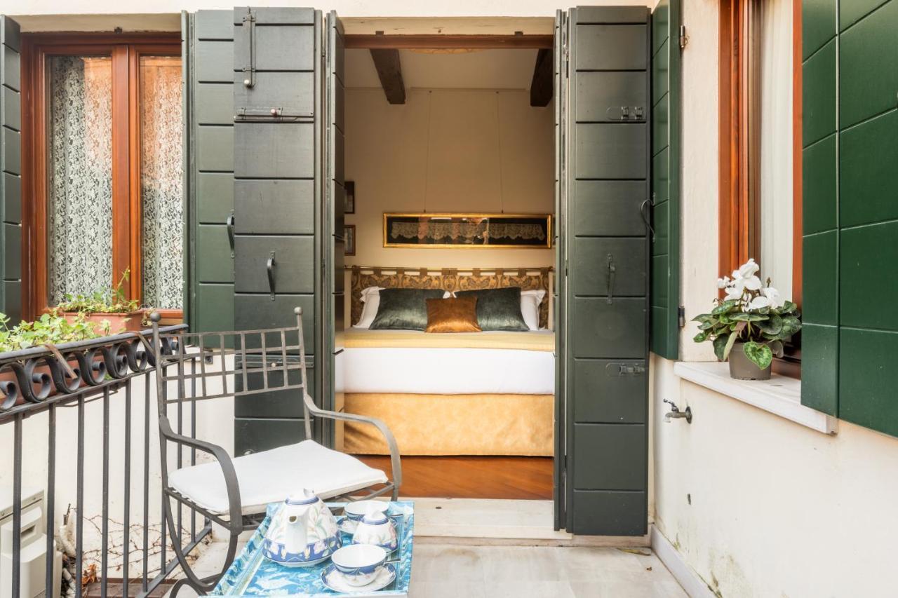 Garden Mansion With Private Mooring R&R Apartment Venesia Bagian luar foto